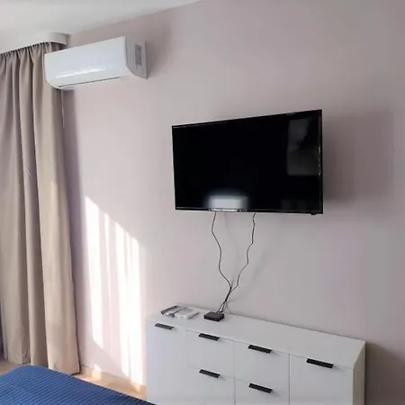 луксозен двустаен * 圣君士坦丁和海伦那